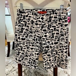 Pull on Shorts in Black and White Links Size 6